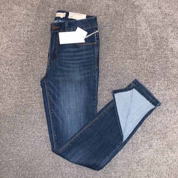 Unpublished Jeans - Picture 3 of 11